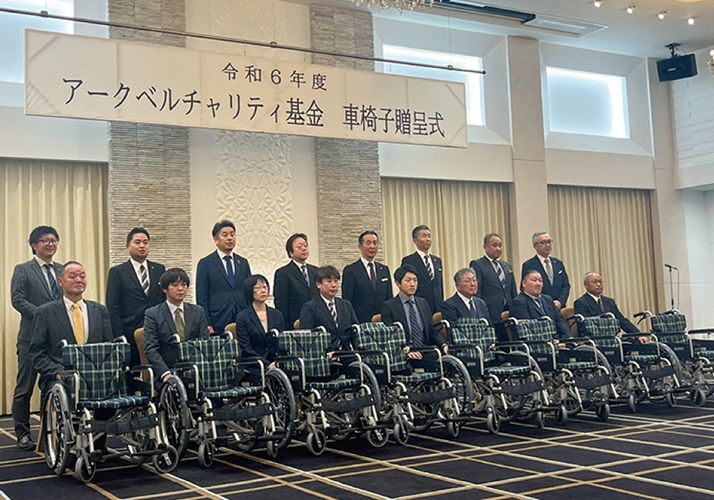 社会貢献活動で毎年車椅子を福祉施設へ寄贈