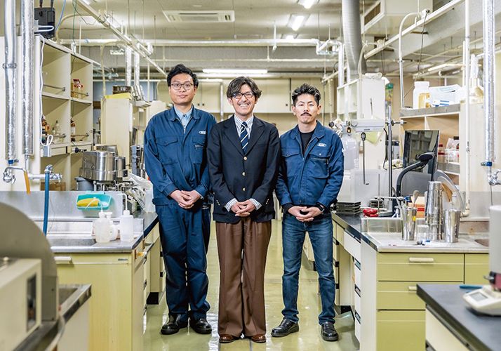 酒田工場・技術研究所にて