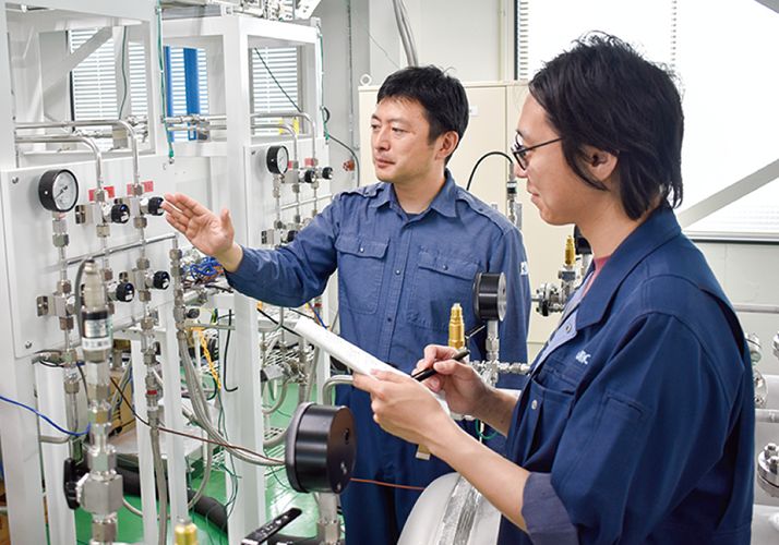 先輩からの丁寧な指導